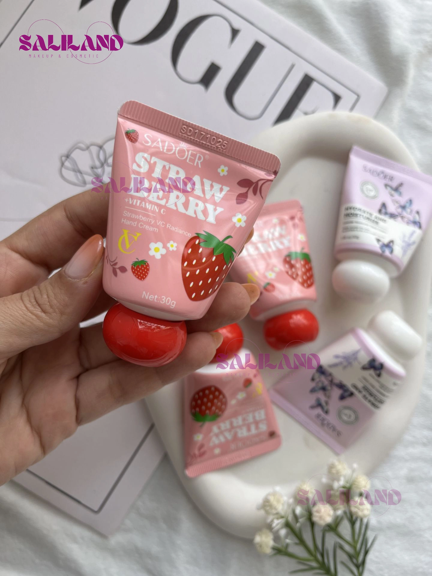 خرید کرم جیبی عطری توت فرنگی و پروانه